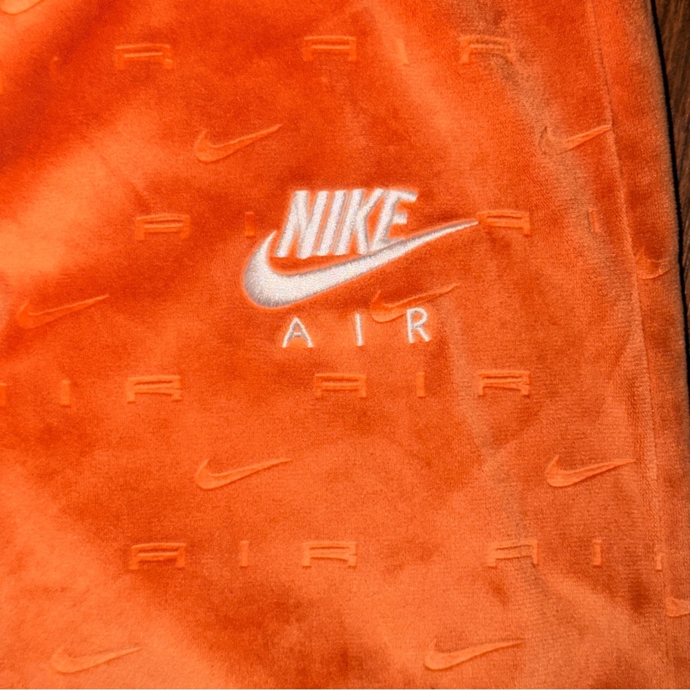 Nike Women's All Over Print Air Velour Pants - Picture 4 of 8